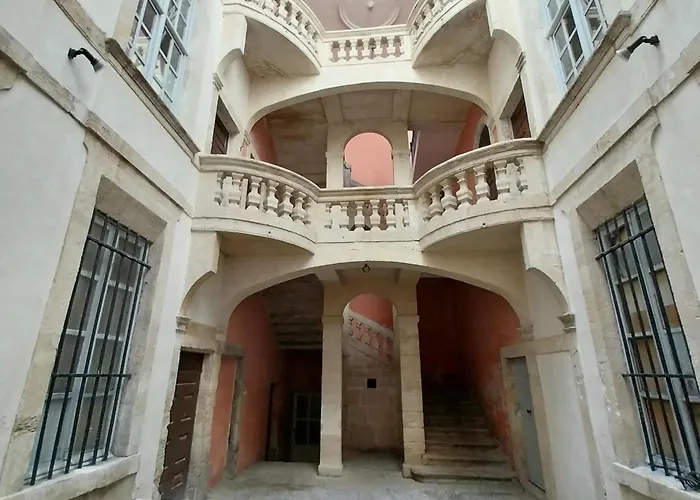 Apartment Le Vintage, Appart,hotel Particulier, Centre Maisoncarreeconciergerie Nîmes